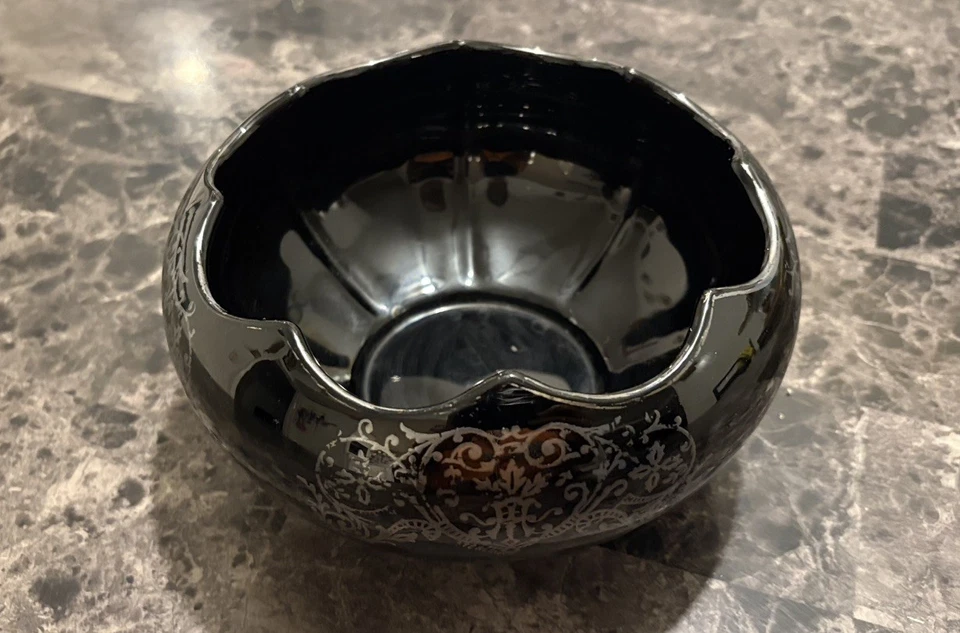 Plato decorativo de vidrio negro ébano de colección con superposición de plata de ley Art Deco Foto 3 de 4