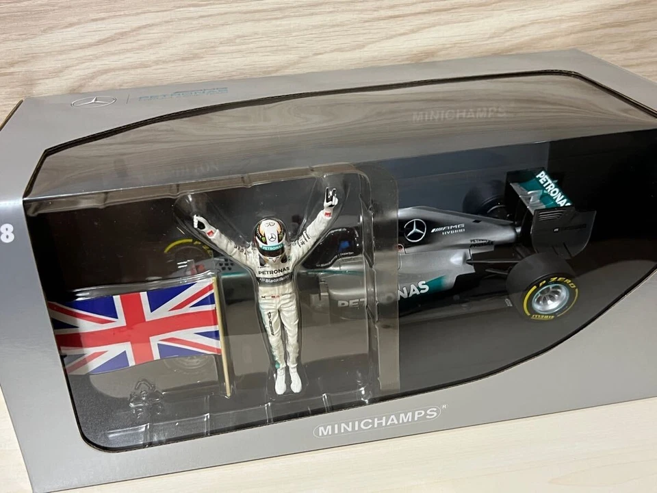 Minichamps 1/18 Mercedes AMG Petronas W05 F1 Hamilton 2014 Abu Dhabi GP Modell - Bild 2 von 4