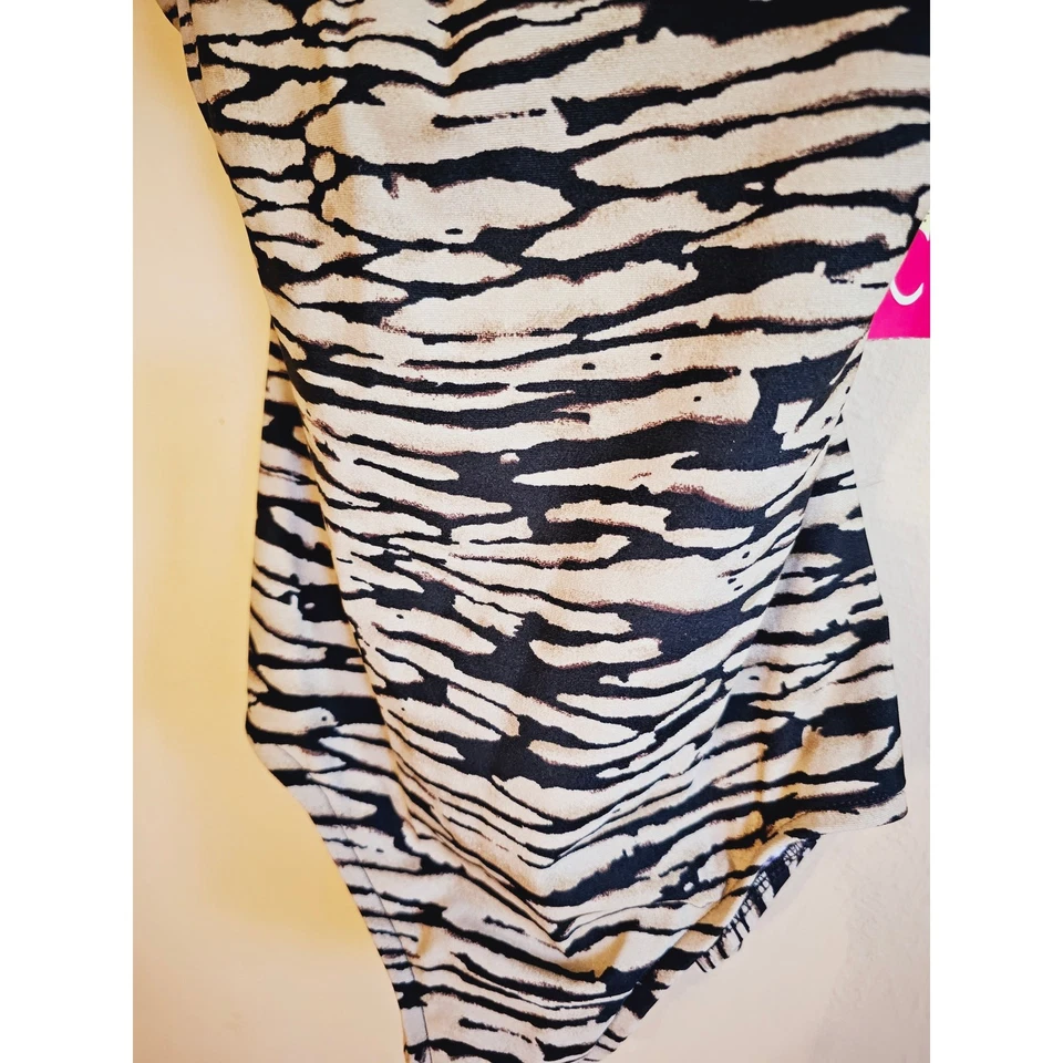 Traje de baño Roxanne a rayas cuello cuadrado de una pieza nuevo con etiquetas Foto 2 de 4