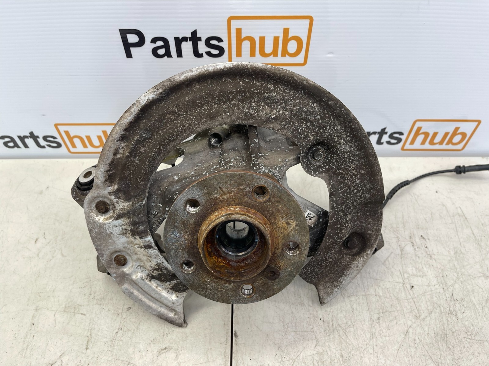 2014-2019 BMW I8 OEM REAR LEFT DRIVER SPINDLE KNUCKLE WHEEL BEARING HUB ASSEMBLY