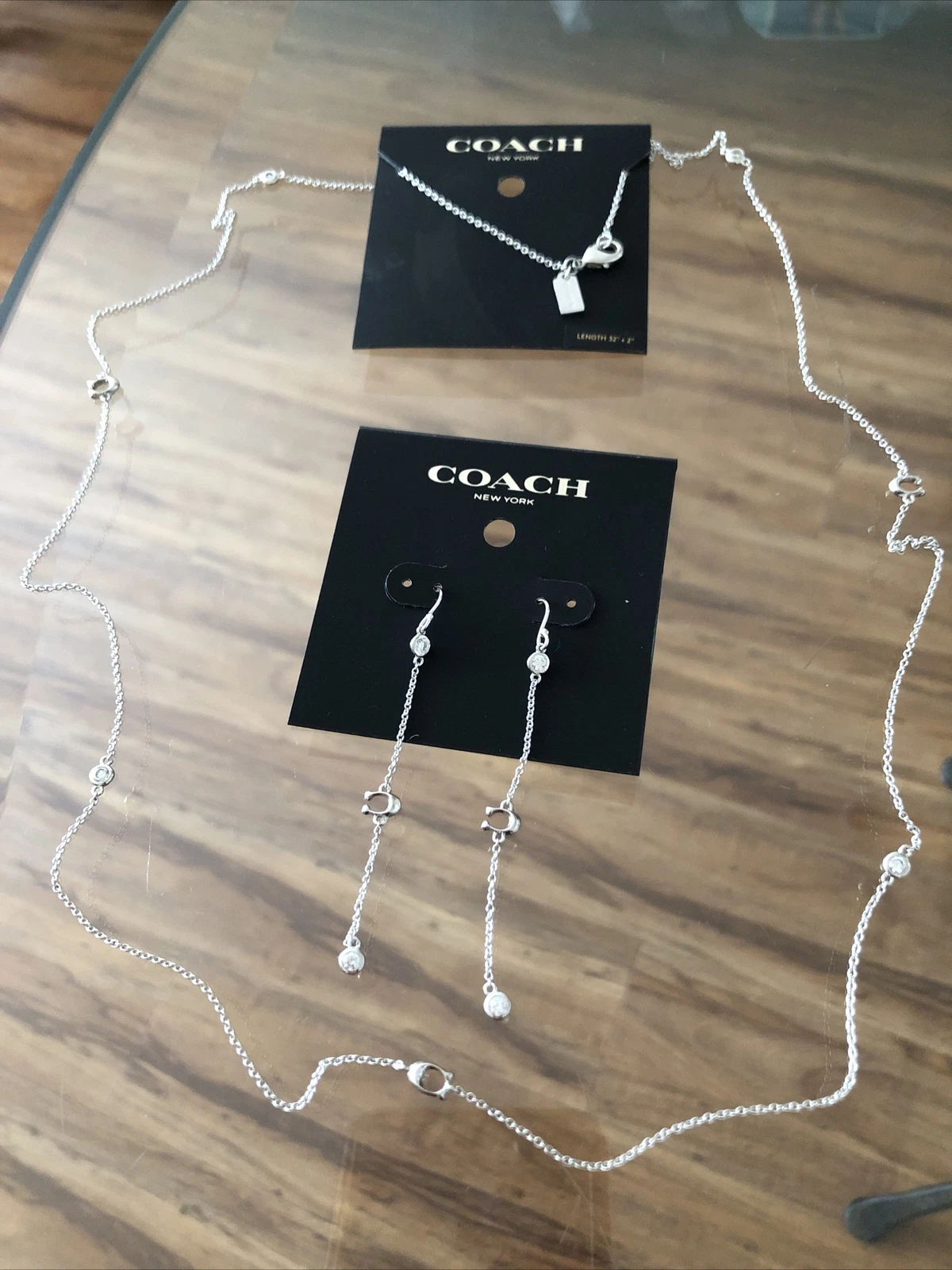 Set gioielli Coach orecchini monogramma e collo lungo