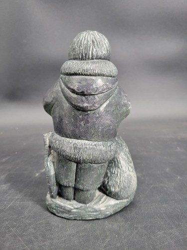 Vintage Wolf Original Canada Soapstone Hand Carved Inuit Man w/ Dogs Sculpture - Picture 16 of 24