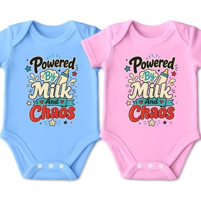 Powered By Milk And Chaos Kleinkind Baby Body - weiche Baumwolle Kurzarm