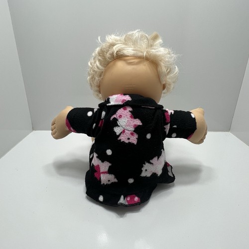 Muñeca de colección Cabbage Patch Kids 2004 Play Along ojos azules cabello rubio usada - Imagen 3 de 15