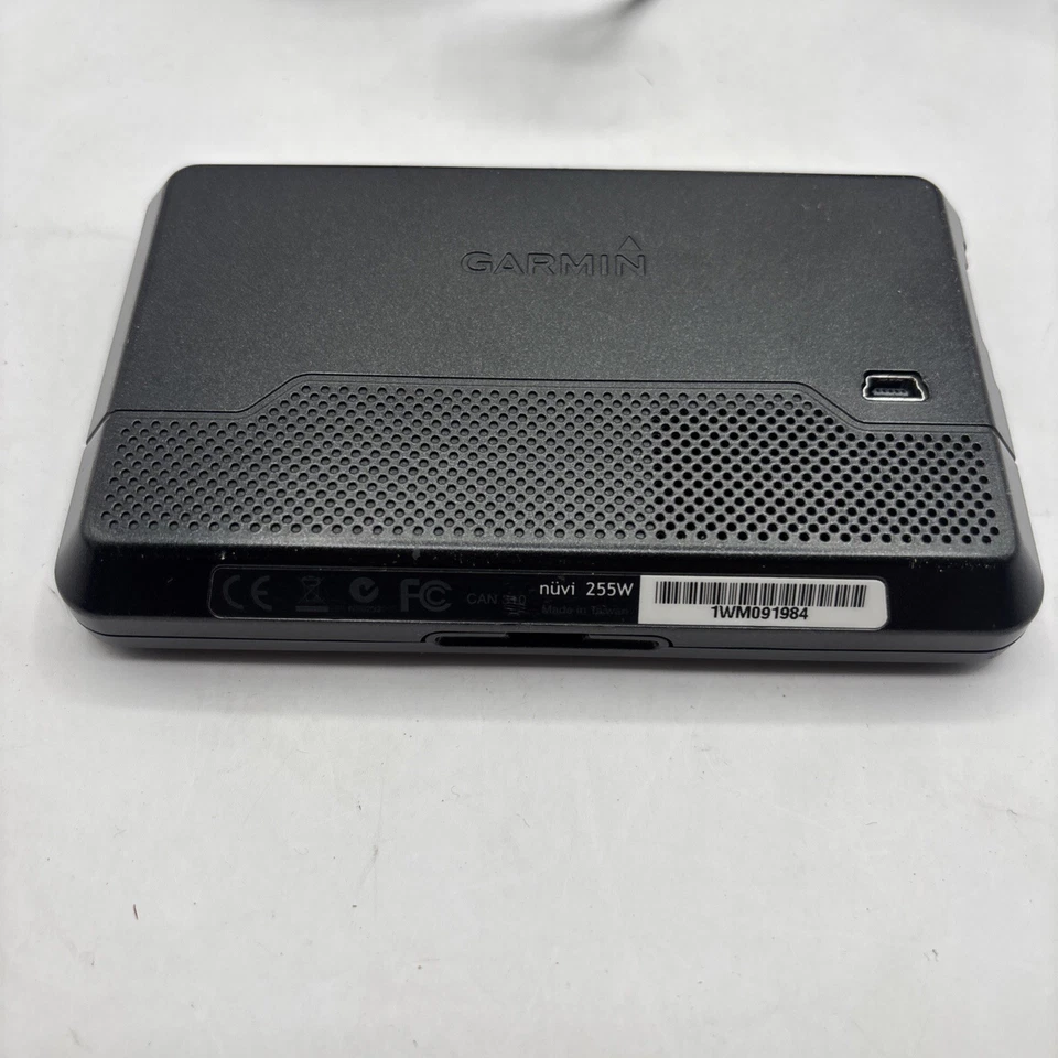 Garmin Nuvi 255W GPS Bundle Bluetooth Portable Maps 4.7"(Pre Owned) - Image 3 of 4