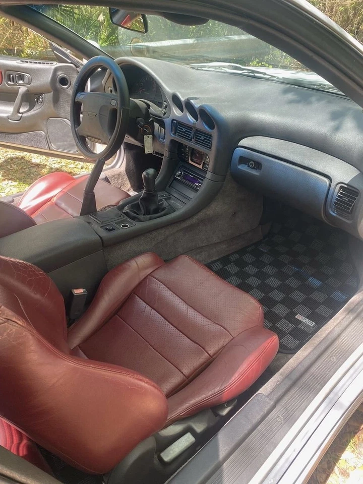 Juego de alfombrillas de carreras a cuadros P2M para Dodge Stealth y Mitsubishi 3000GT Foto 3 de 4