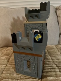 LEGO DUPLO Knight Castle 4777 &ndash; Excellent &ndash; Near Complete w/ Figures & Weapons