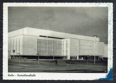 alte s/w - Ak '' Berlin - Deutschlandhalle '' ech gelaufen 1959