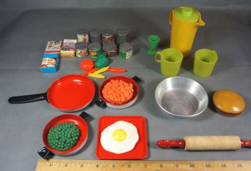 Vintage Toy Pots & Pans Cooking Utensils -Plastic Food - 31 Pieces Circa 1980's - Afbeelding 1 van 10