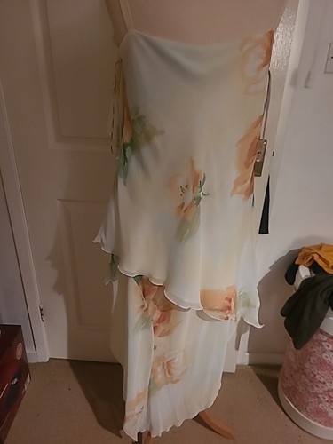 Caviar Skirt Suit, Size 16, 3 Pieces, Floral A Symmetrical Design. 2 Piece Lined - Picture 4 of 15