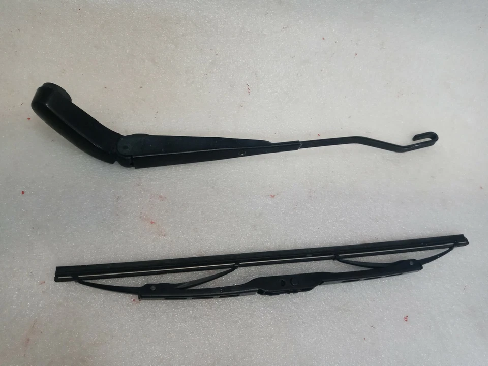 Brazo limpiaparabrisas trasero OEM Lexus RX300 1999 2000 2001 2002 2003 Foto 2 de 4