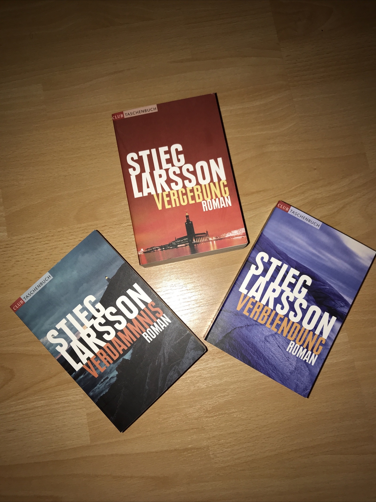 Stieg Larsson - Die Millennium Trilogie Verblendung Vergebung? Club TB Top Zust. - Stieg Larsson