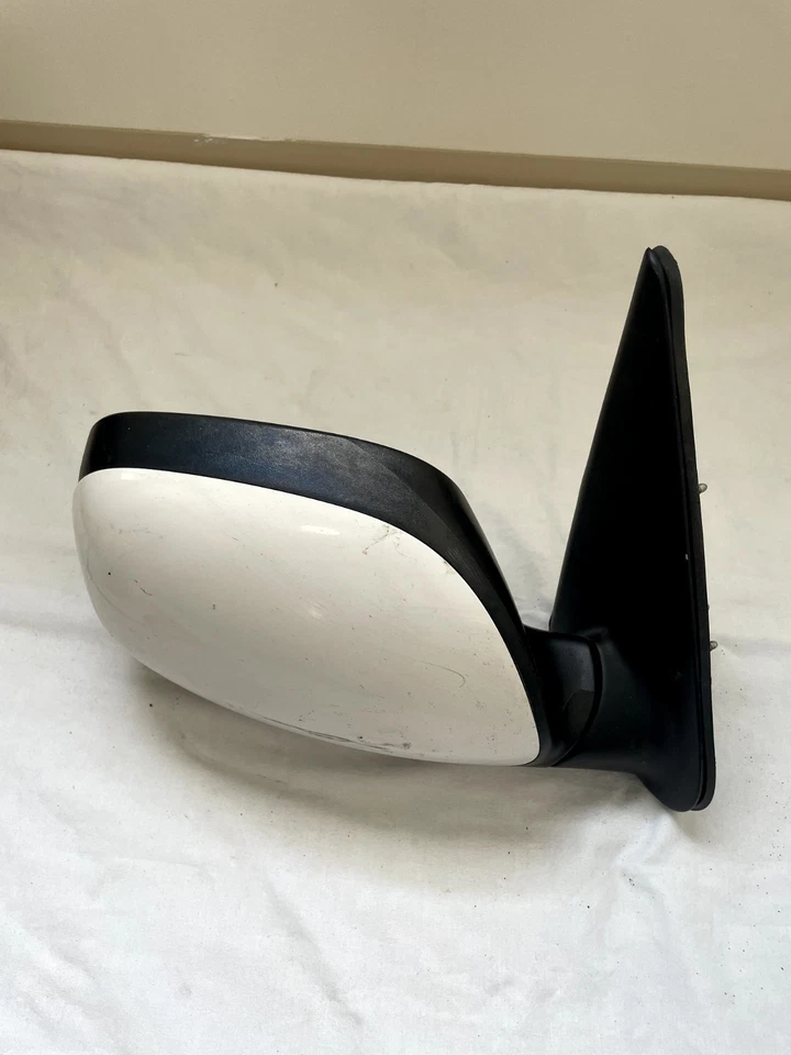 2001-2007 Toyota Sequoia Right Passenger Side View Mirror OEM NN3-R51 - Image 4 of 4