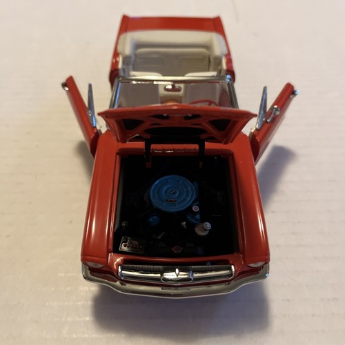 1964 1/2 Ford Mustang Convertible Die Cast Model By The Franklin Mint 1:24 Scale - Picture 4 of 15
