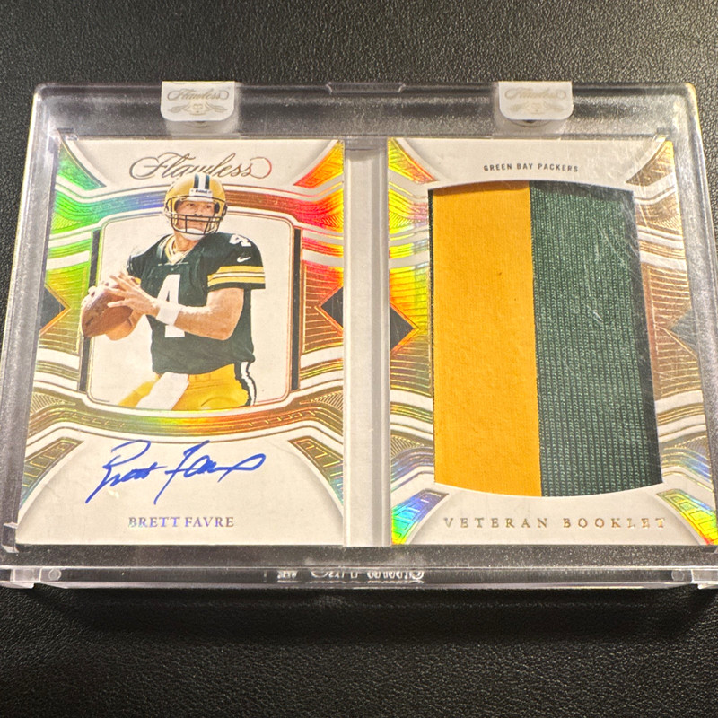 2025 Panini Flawless Brett Favre Dual Patch Auto Sapphire DPA-BFE 1 /10 Booklet