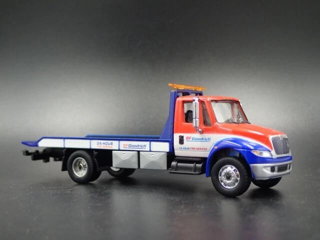 Greenlight 1:64 International Durastar Bfgoodrich Flatbed Repair Man Figure Car - Image 3 of 4