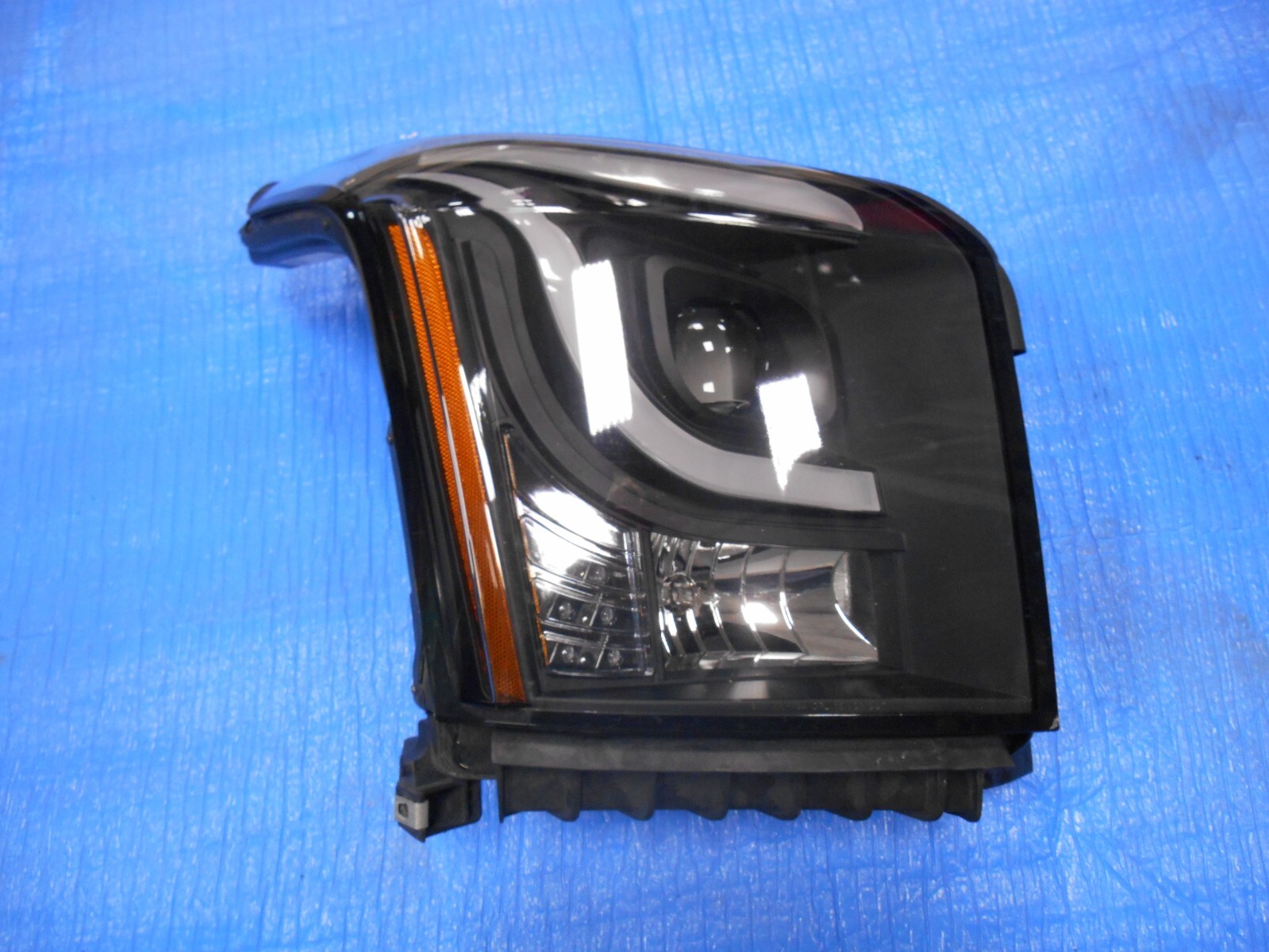 Fits 15-18 GMC Yukon LED Switchback Projector Headlight RIGHT