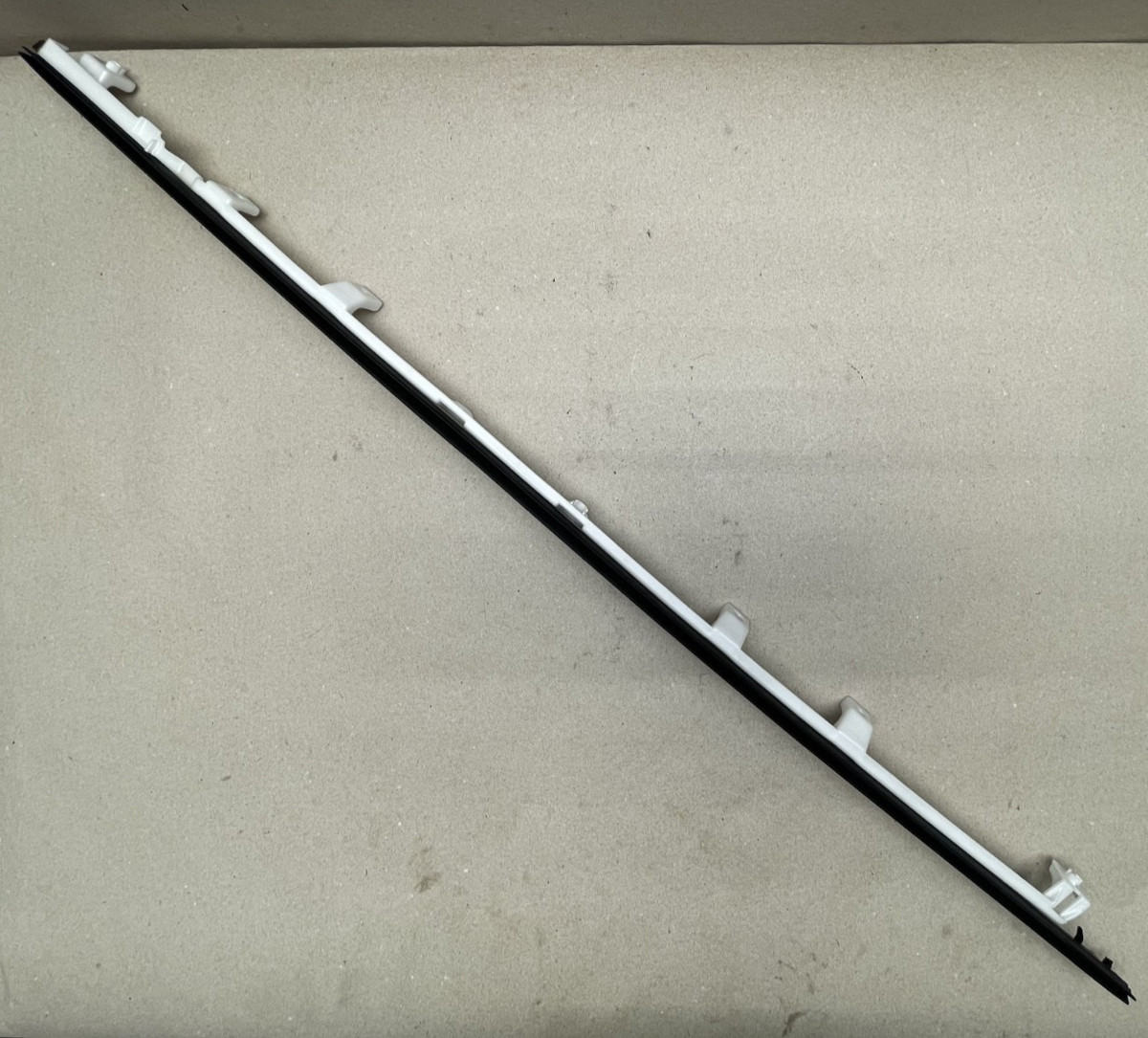 10-15 Lexus IS250C IS350C RIGHT DOOR INNER GLASS WEATHERSTRIP  OEM 68171-53030