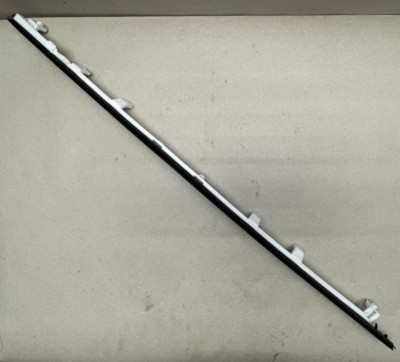 10-15 Lexus IS250C IS350C RIGHT DOOR INNER GLASS WEATHERSTRIP  OEM 68171-53030