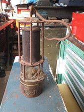 lampada da minatore 233 con vetro giallo (parzialmente rotto)