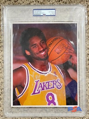 NBAサインkobe bryant AUTO証明書 有 Kobe Bryant Signed Autograph Photo PSA/DNA Authentic Auto See