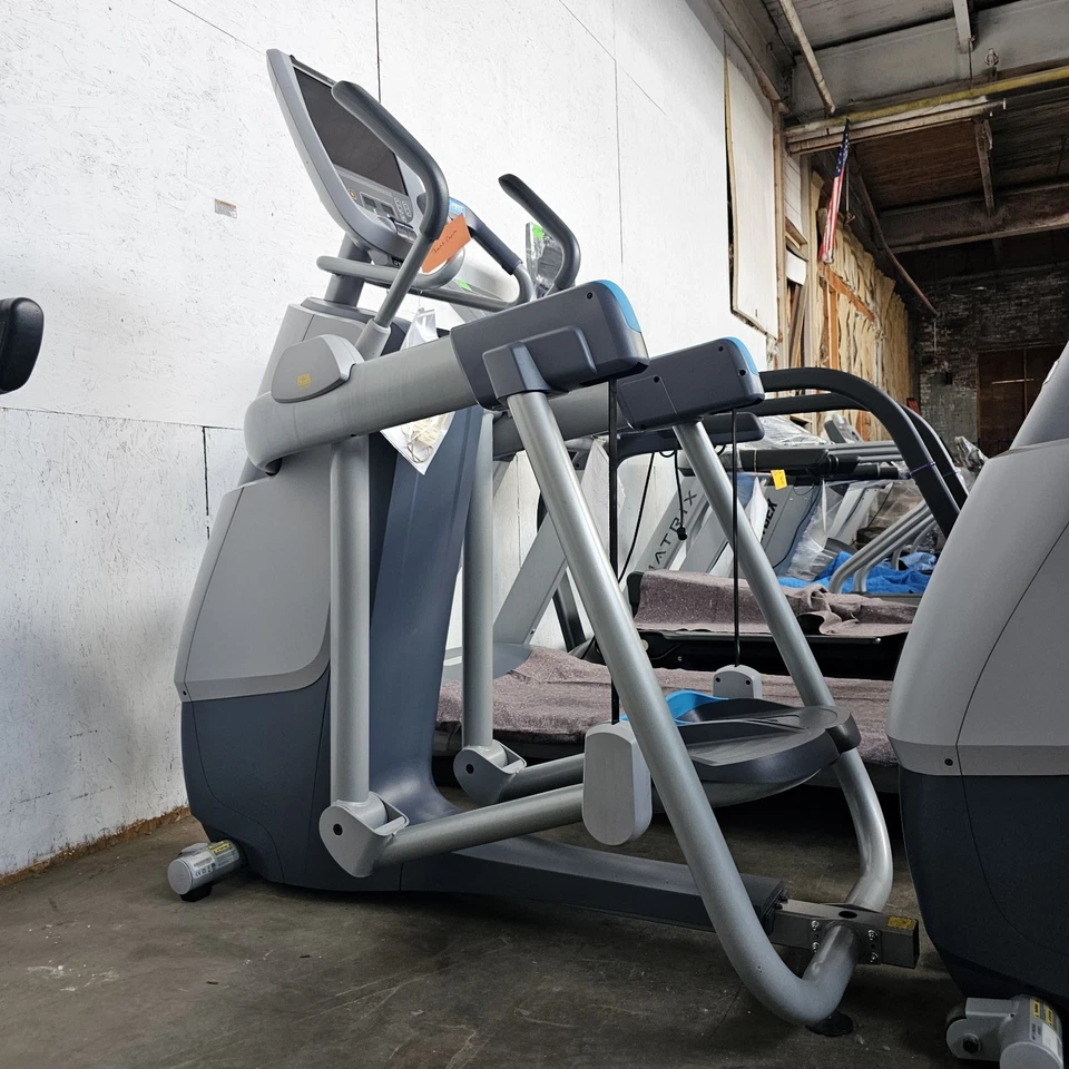 PRECOR - AMT 885 - P80 Console Open Stride Elliptical + FREE US Shipping + - Image 4 of 4