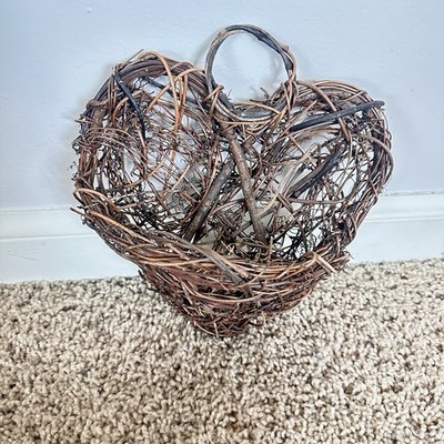 VTG Rustic Hand Woven Grapevine Twig Heart Shaped Basket Handle