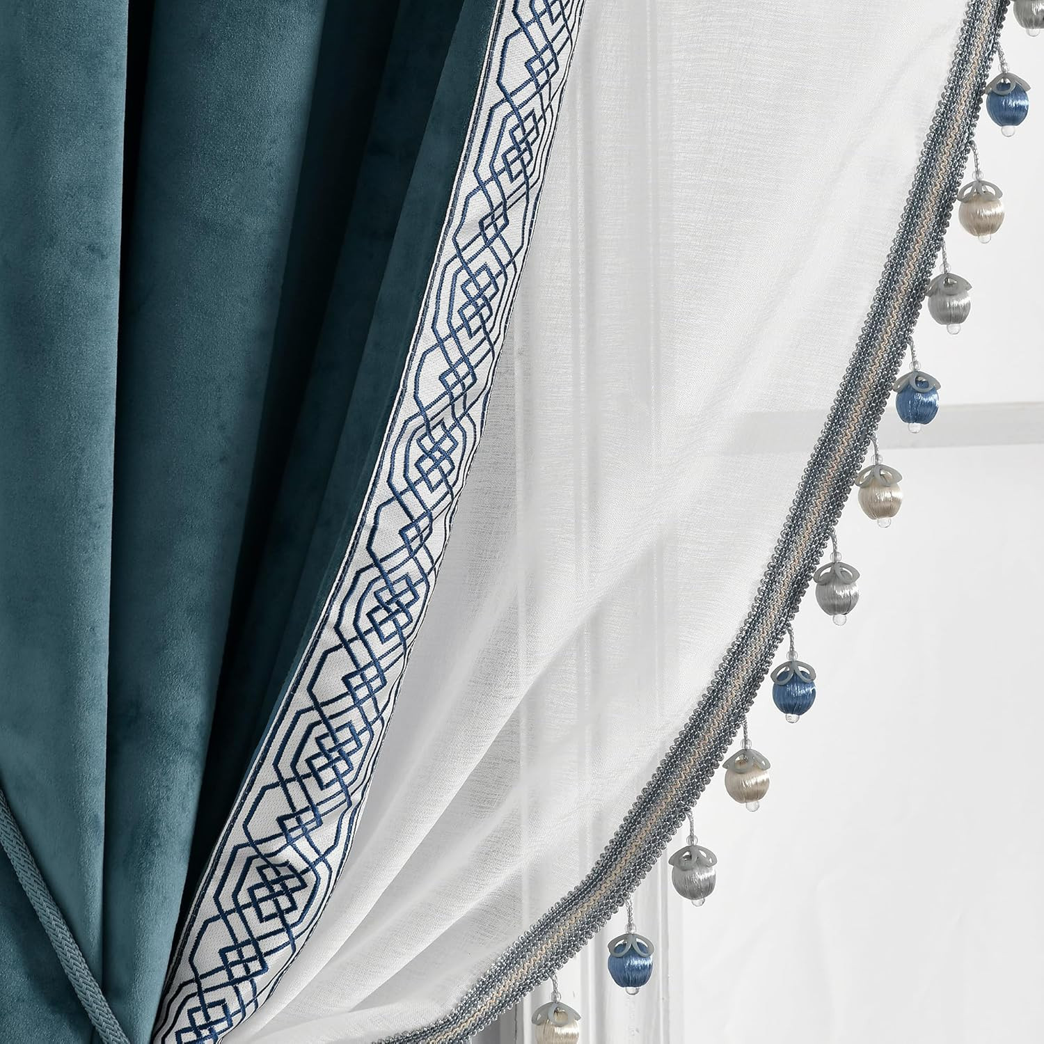 Tenda da Sogno in Velluto con Velata e Pompon - Romanticismo 213cm