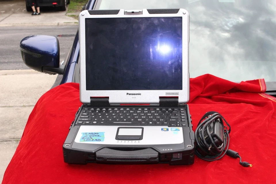 VINILO NEGRO RHINO Panasonic CF-31 i5 MARK1 / 6GB / 256GB SSD/Win 7 Pro 64BIT/  Foto 2 de 4