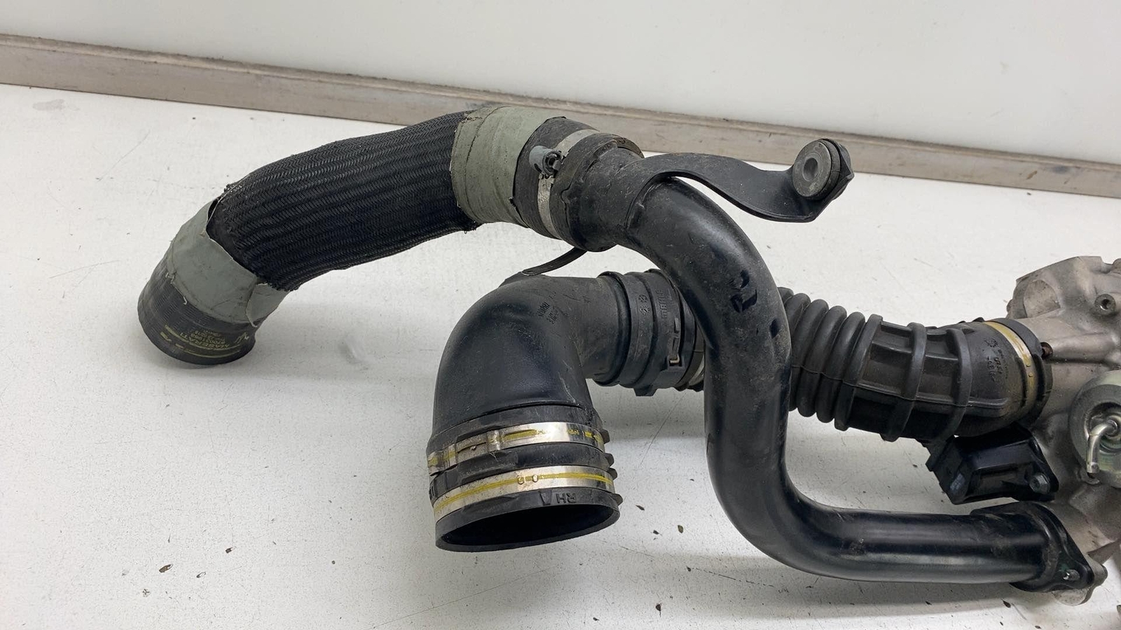 ⭕17-20 Maserati Levante Left Turbocharger 3.0 Turbo Charger Manifold w/ Hose AWD