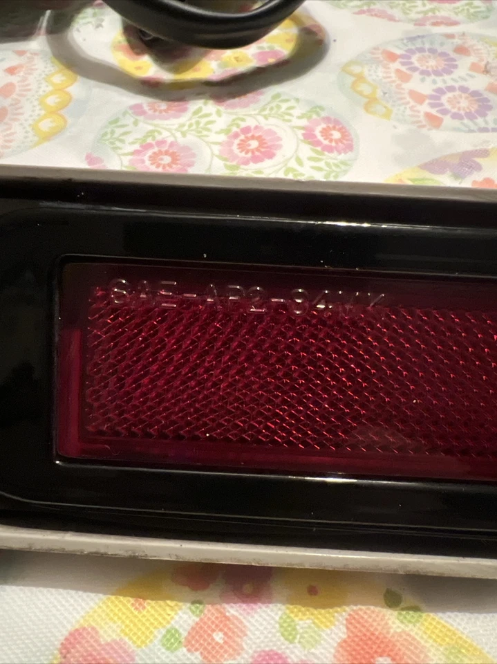 1984-1992 LINCOLN MARK VII REAR SIDE MARKER LIGHT BEZEL LH Black Foto 3 de 4