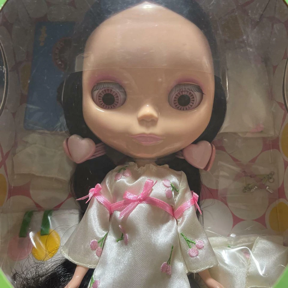 Neo Blythe Very Cherry Berry Fashion Doll Playsets Takara Tomy Character Goods  - Image 4 of 4