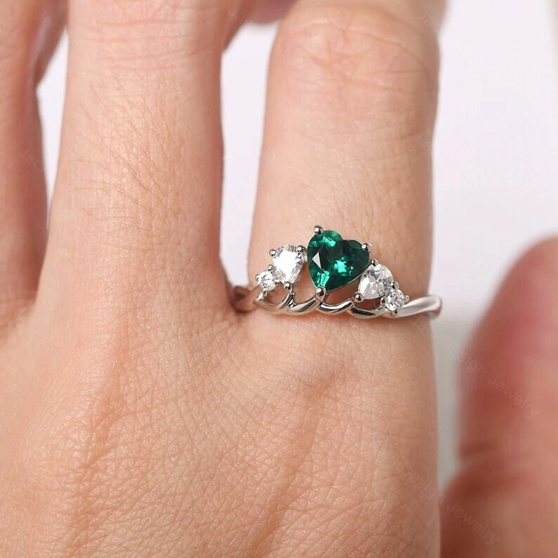 Emerald Ring, 925 Sterling Silver Ring, Heart Shape Emerald Ring, Ring For Her Foto 3 de 3