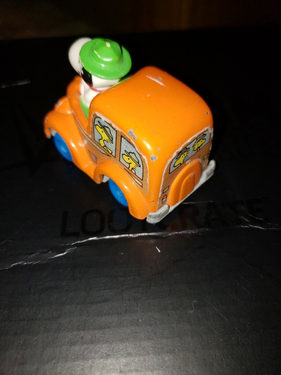 SNOOPYミニカー Amazon.co.jp: Takara Tomy Tomica Dream Tomica No.153 Snoopy