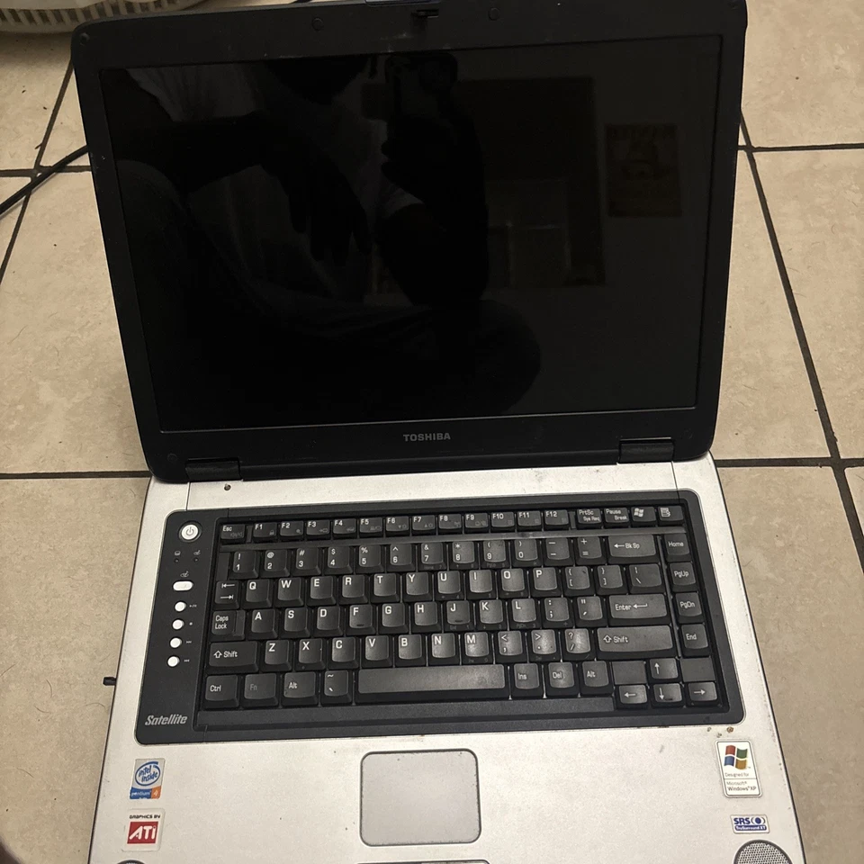 Computadora portátil Toshiba Satellite A105-S2021  Foto 2 de 2