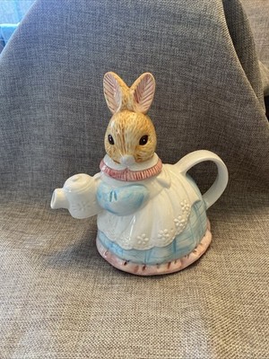 Vintage Keramik Frau Hase Deko Hase Teekanne blau weiß unbeschriftet