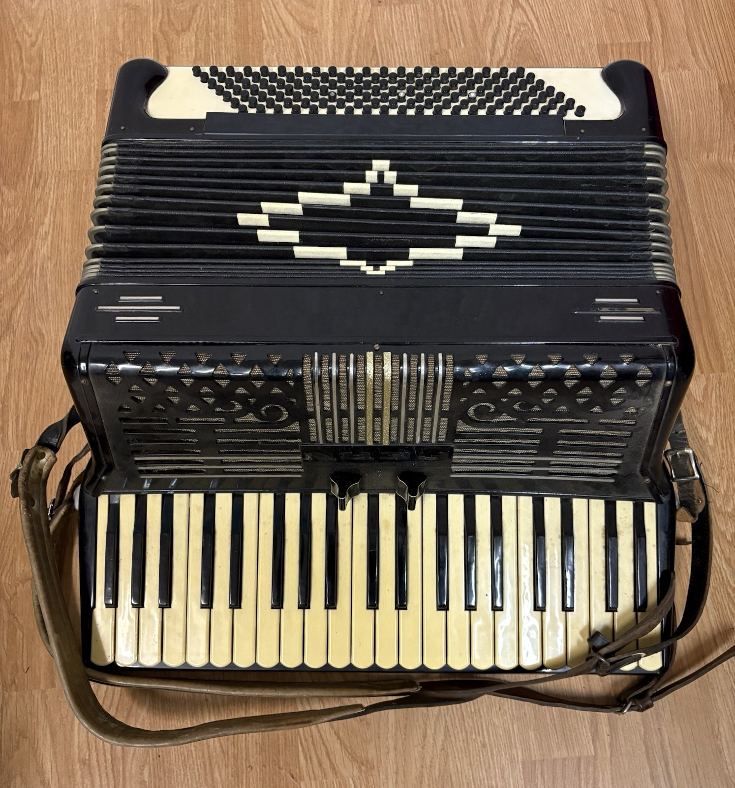 Antique Piano Accordion “UNMARKED” Comes With Original Case (see description)