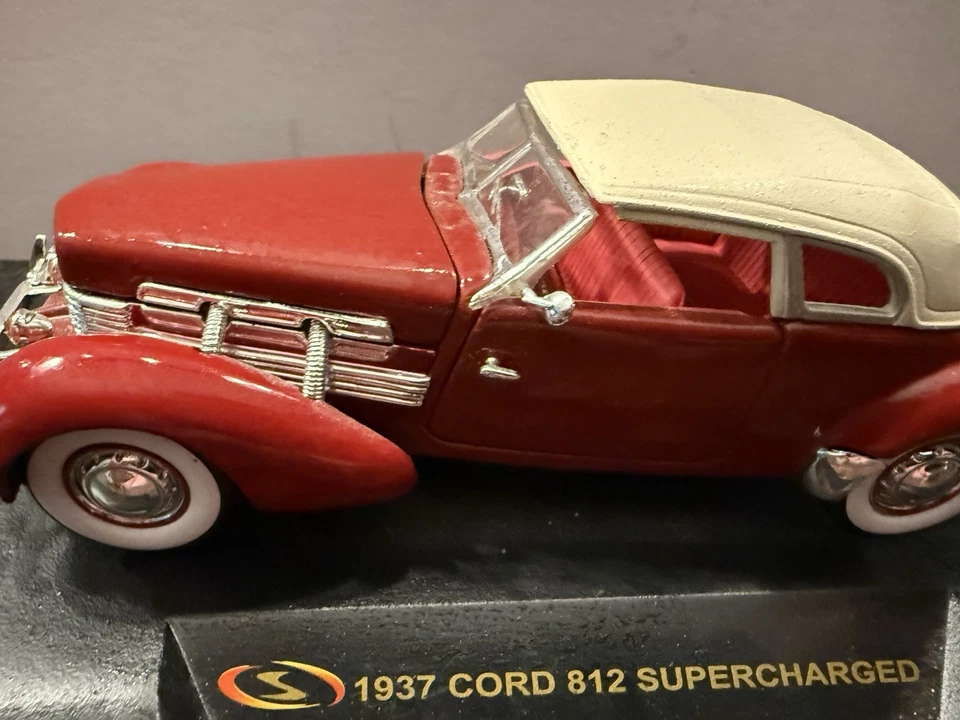 Signature Models 1937 Cord Supercharged Burgundy & Red Interior Scale 1:32 - Image 2 of 4
