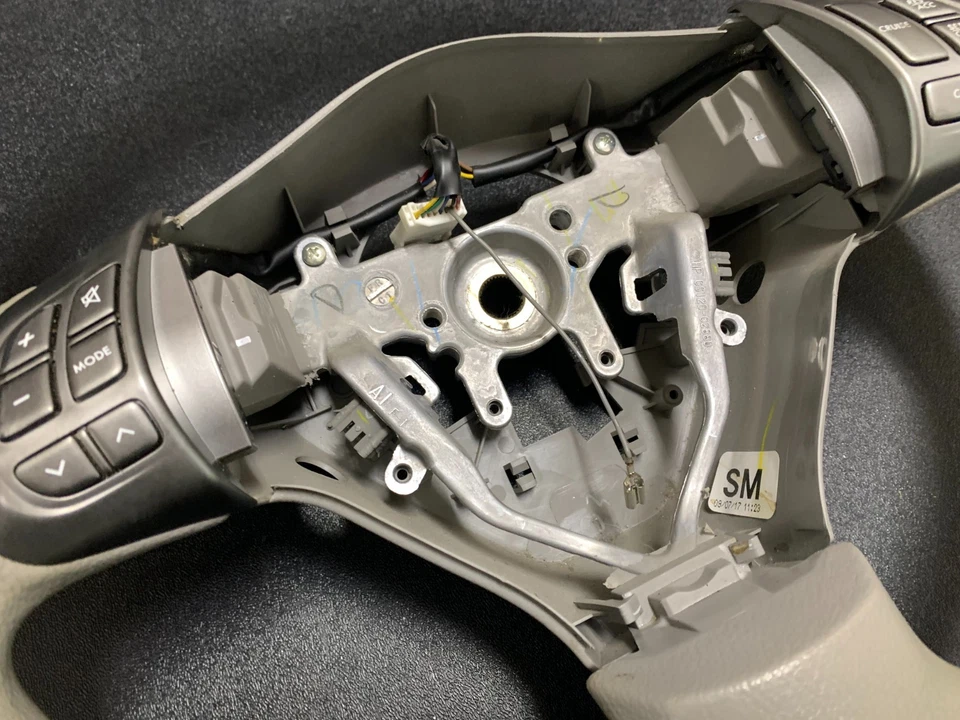 Volante Subaru Outback 2008-2009 con interruptores de control de crucero OEM, Foto 4 de 4