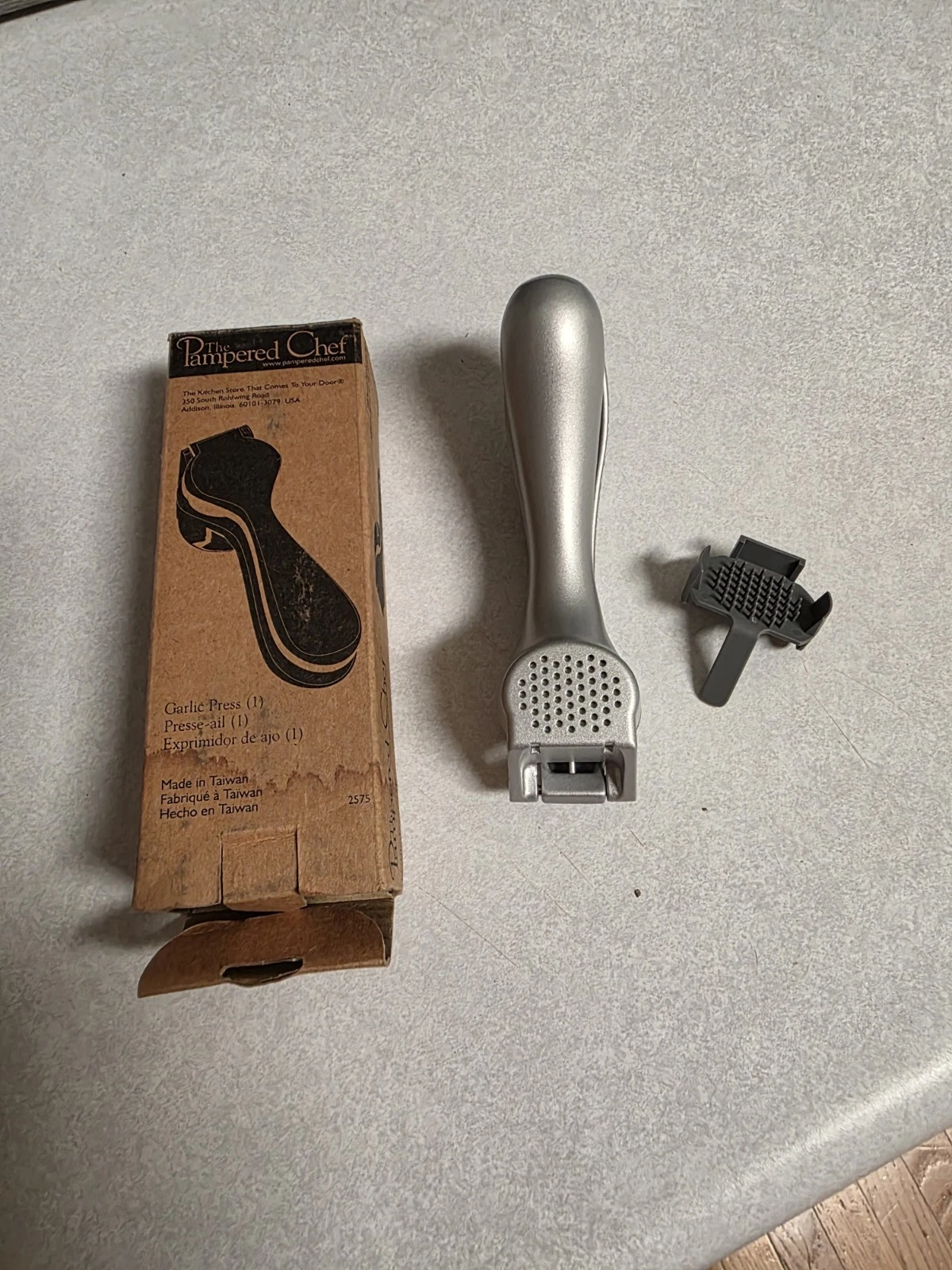 Pampered Chef Garlic Press #2575 With Cleaning Tool Kitchen Gadget New Open Box
Opens in a new windo