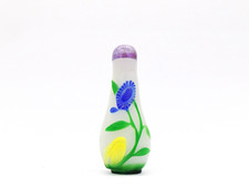 Stunning Chinese 3-Color Carved Cameo Peking Glass Snuff Bottle w/Amethyst Top