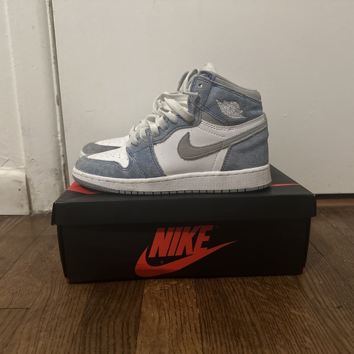 Jordan 1 Retro OG High Hyper Royal (GS) -size 4 194956640837| eBay