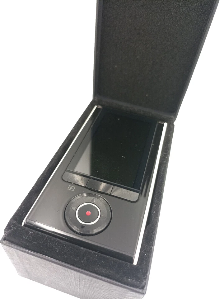 Sony MHS-FS2 HD Bloggie Duo Dual Screen Digital Camera Pocket Camcorder - White - Image 3 of 4