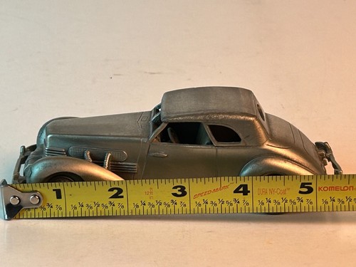 Danbury Mint 1:43 Scale Pewter, 1937 Cord 812 Supercharged Roadster - Picture 14 of 14