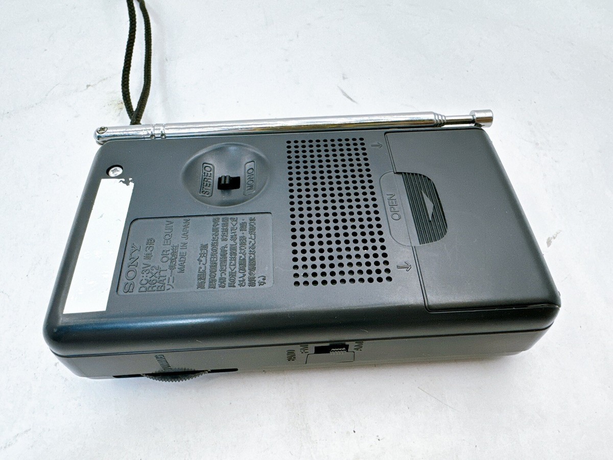 Sony SRF-AX15 Portable FM/AM 2-Band Receiver Pocket Radio Sony SRF-AX15 Portable FM/AM 2-Band Receiver Pocket Radio
