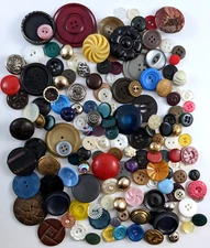 3+ Pounds Sewing Buttons Mixed Materials Sizes Colors Vintage And Modern Lot 2