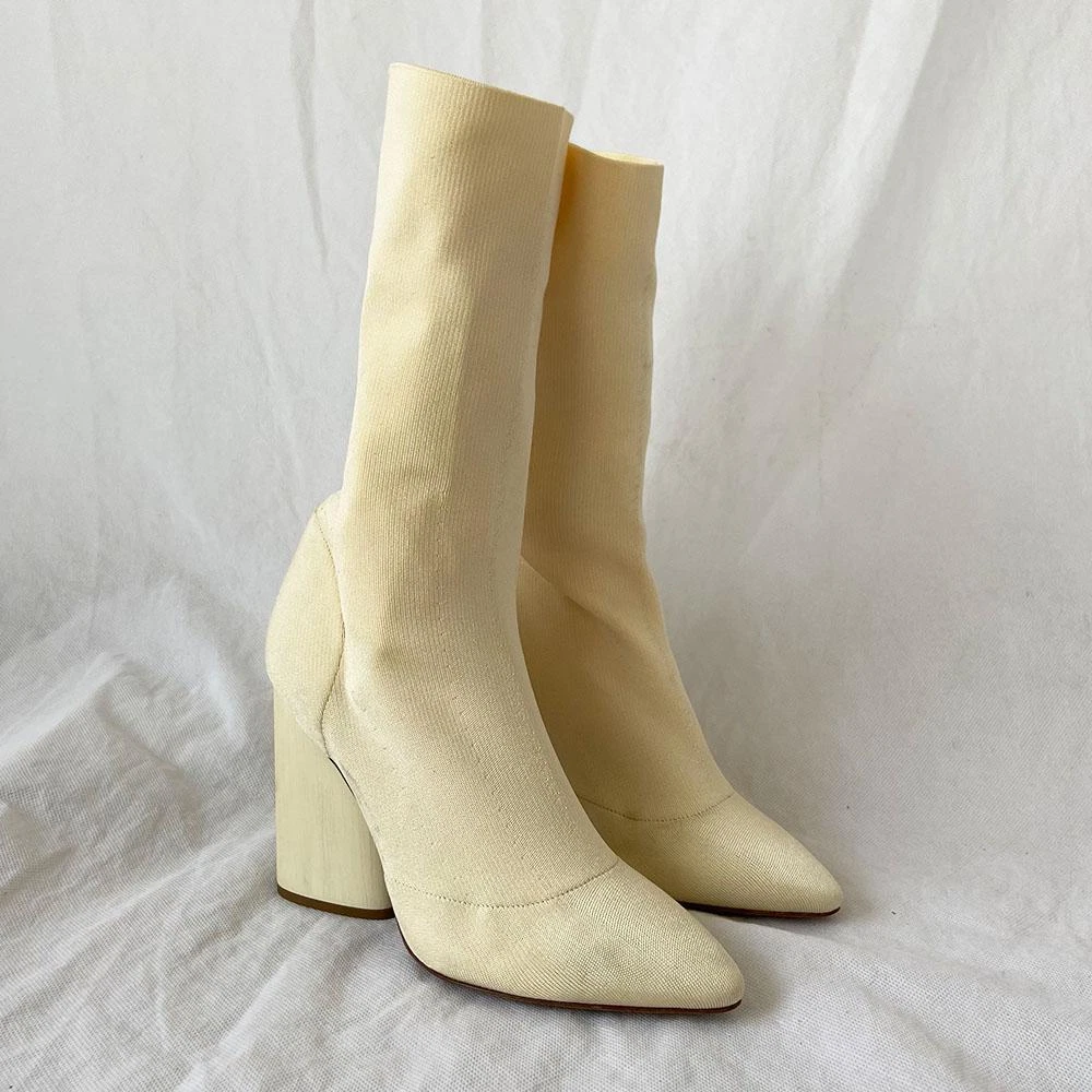 Yeezy Stagione 4 stivali alti con calzino beige 37