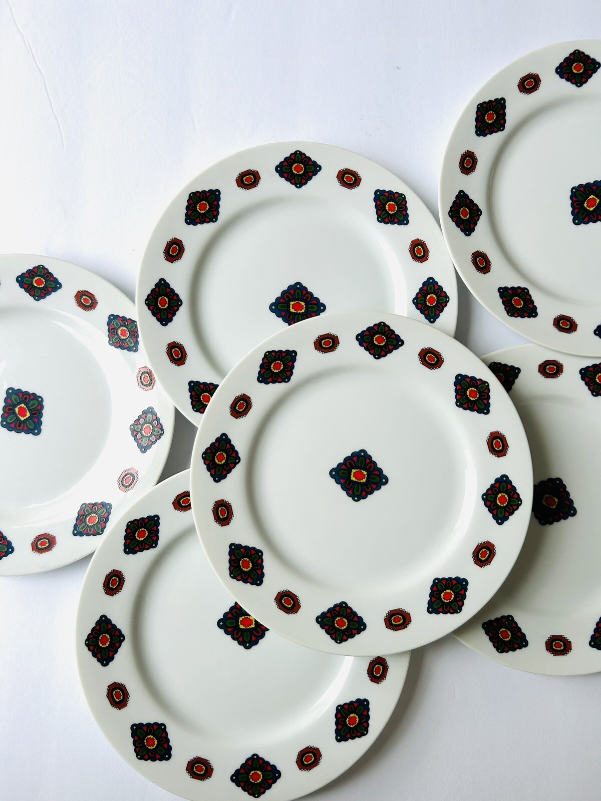 TAITU Designed by Emilio Bergamin CRAVATTA Pattern Set of (6) Salad Plates 7.25