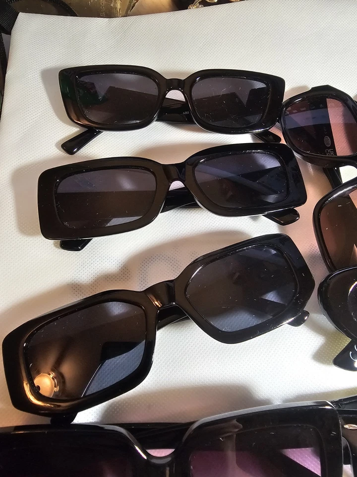 Лот из 9 смешанных солнцезащитных очков унисекс в черной оправе для взрослых в ассортименте - Изображение 2 из 4