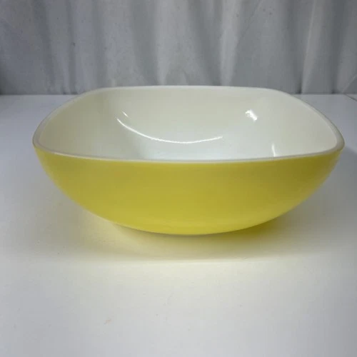PYREX #515B-015 1.5 Quart Primary Yellow Square Hostess Bowl Ovenware EUC!!